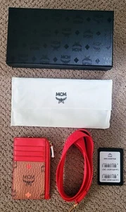 AUTÉNTICO MCM VISETOS CORDÓN CUERO ESTUCHE BILLETERA CAJA POLVO NUEVO CON ETIQUETAS - Imagen 1 de 13