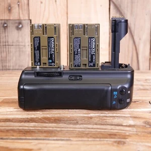 Meike MK-50D Vertical Grip + 2 511 Replacement Batteries - Picture 1 of 6