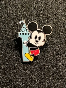 Disney Pin Traders - Park Pals Mystery Pin - Mickey Mouse - Foto 1 di 4