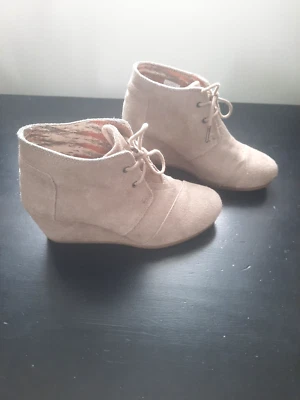 Toms Beige Mujer Sueco Cuña Botines, Camuflaje Interior Zapato Talla 7.5, Exc. estado. Foto 1 de 4