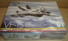 MACROSS VF-1S FIGHTER ROY FOCKER SPECIAL 01 1:100 SCALE CONSTRUCTION KIT WAVE