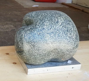 Stein von Walther Wohrizek 1923-2004 Granit auf Alu Affenkopf 20 x 18 cm. - Bild 1 von 7