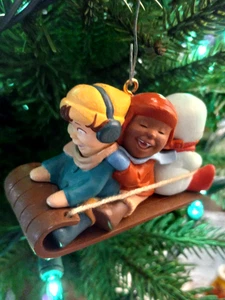Vintage Hallmark Weihnachtsschmuck 1988 Kinder Schlitten hängend 2,5" - Bild 1 von 4