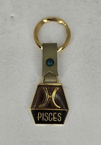 Vintage Schlüsselanhänger Fische Key Fob Ring Leder Metall Fisch Schild 19. Februar - 20. März - Bild 1 von 6