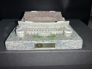 Limited Edition Arrowhead Replica Stadium Gold Series 511/4750 NFL #440 - Picture 1 of 7