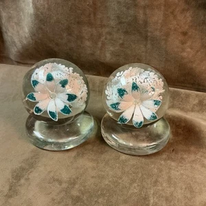 Vintage Edward Rithner arte vidrio floral pisapapeles sujetalibros par verde blanco coche - Imagen 1 de 5