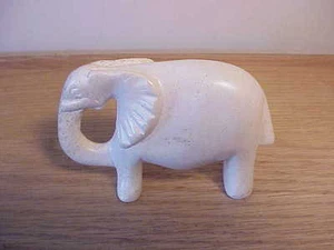 VINTAGE HAND-CARVED SMOOTH MODERN STYLED - HARDSTONE ELEPHANT FIGURINE - Picture 1 of 5
