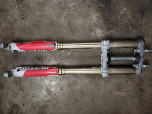 2004 - 2006 Honda CRF 450R Forks Suspension Showa OEM - Foto 1 di 22