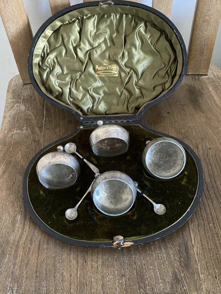 Juego de sal de plata Triple Déport Mappin & Webb - 4 cuencos, 3 cucharas, estuche esmeralda Foto 1 de 4