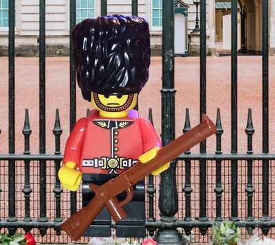 Lego Minifigura Serie 5 Reinas Británicas Reyes Guardia Real completa con rifle Foto 1 de 3