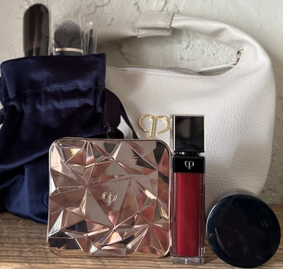 Cle De Peau: potenciador facial luminoso, brillo radiante, rubor en crema y juego de cepillos Foto 1 de 4