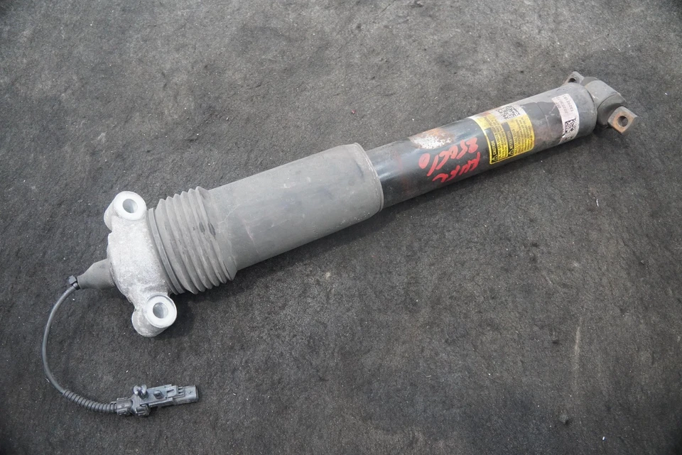 Amortiguador delantero muelle puntal 84235048 Chevrolet Corvette C7 2014-19 Foto 1 de 4