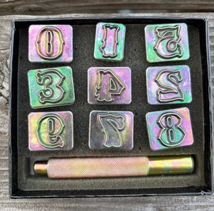 "Juego de sellos de cuero vintage Midas de 3/4"" número completo de cuero en caja" - Imagen 1 de 2
