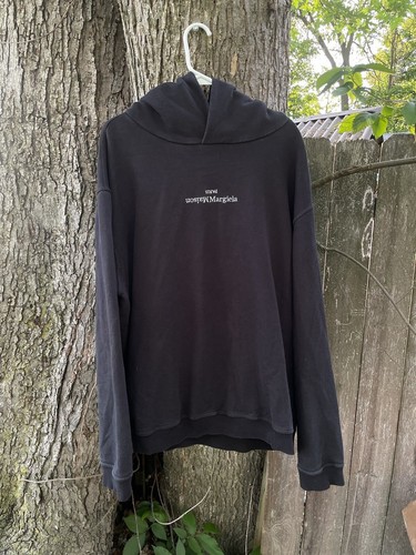 MAISON MARGIELA FELPA CON CAPPUCCIO MASION MARGIELA LOGO ROVESCIATO RICAMATA TG 48 L NERA