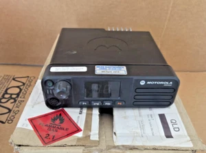Motorola DM4400 Mobile 2 Way UHF Radio 450-512 MHz LED Indicators - Picture 1 of 11