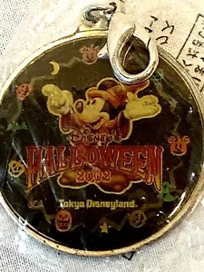 VTG Disney Lanyard Medallion 2002 Halloween Tokyo Disneyland Collectible 1.5” - Picture 1 of 4