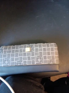 ANNE KLEIN Large Zip Top Logo Wristlet /Wallet Free Shippingʻ - Picture 1 of 6