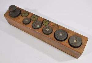alte GEWICHTE für HISTORISCHE WAAGE aus Eisen und Messing Konvolut Kaufmann - Bild 1 von 4