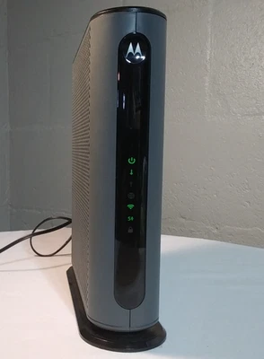 Cable módem Motorola MG7550 16X4 más router WiFi AC1900 con cable de alimentación Foto 1 de 4