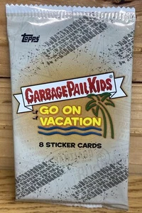 Carta adesiva Topps Garbage Pail Kids 2023 GPK GO ON HOLIDAY confezione sigillata in fabbrica - Foto 1 di 2