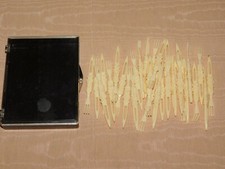 VINTAGE KITCHEN COCKTAIL PARTY 3 1/2" HIGH 30 MINI PLASTIC HORS D 'OEUVRES FORKS