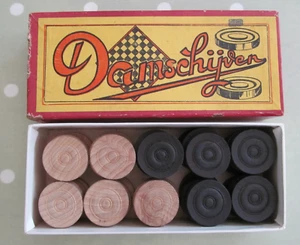 VINTAGE SET WOODEN INTERNATIONAL DRAUGHTS / BACKGAMMON PIECES WITH 40 COUNTERS - Bild 1 von 7
