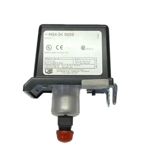 NEW United Electric 3-30Psi 15A 480 VAC 20-200KPA Pressure Switch H54-24 9509 - Picture 1 of 6