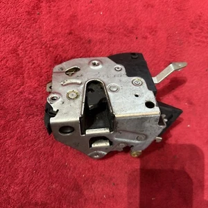 BMW E34 Tür Schloss Mechanismus vorne Drehfallschloss links 8138923 Original - Bild 1 von 15