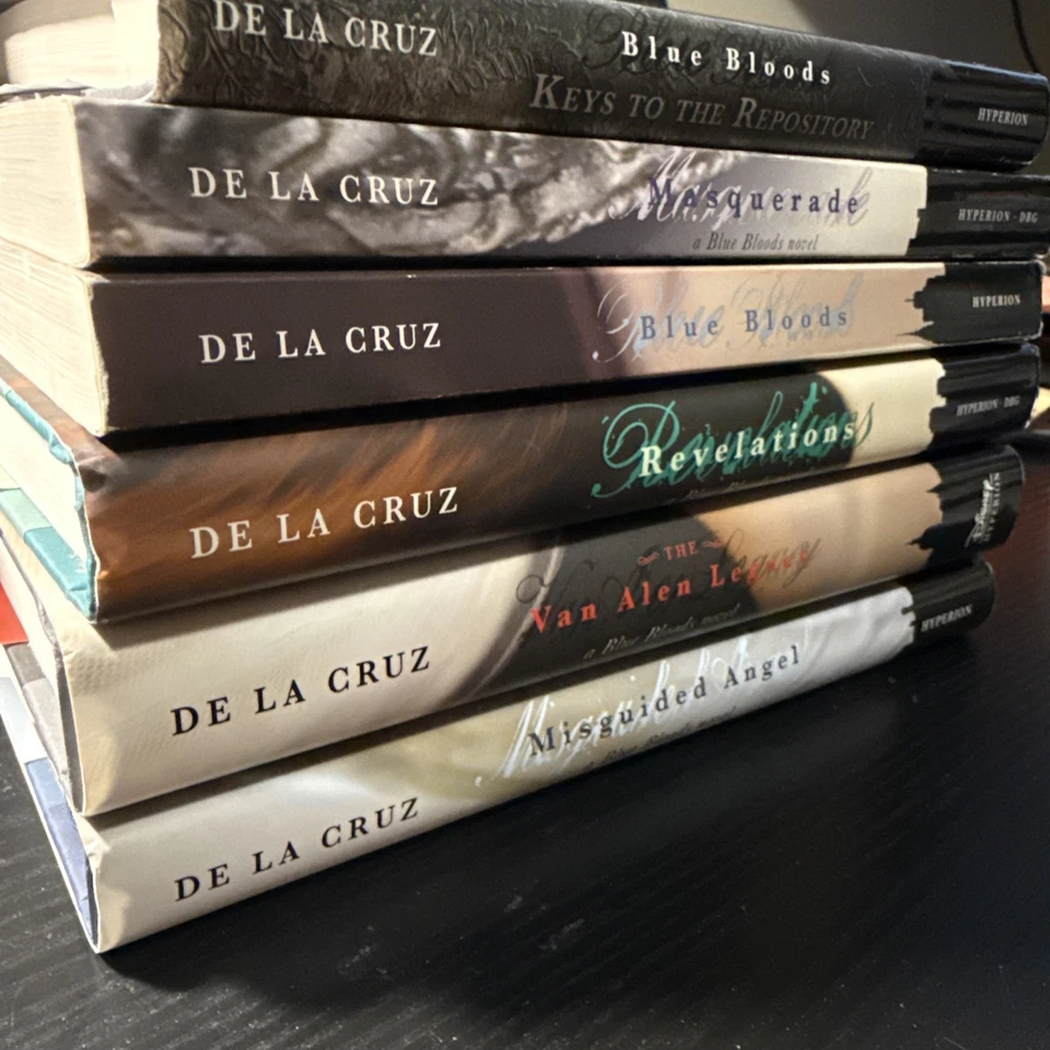 Blue Bloods Books by Melissa de La Cruz Lot of 6 - Image 1 of 4