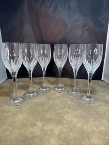 6- MIKASA FLAME D’AMORE WINE GLASSES one has a small Chip - Bild 1 von 9