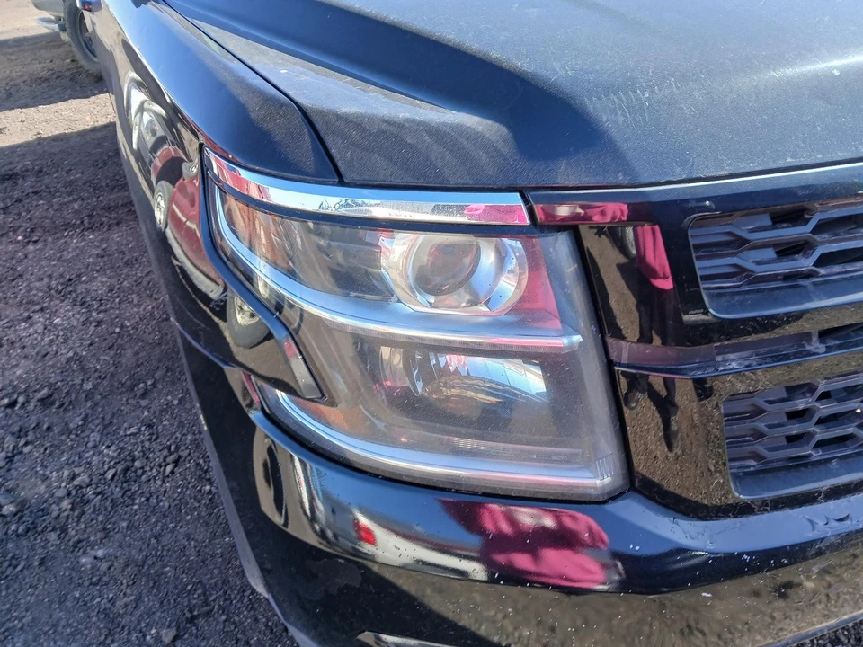 Used Right Headlight Assembly fits: 2018 Chevrolet Suburban 1500 w/o HID w/o spo Foto 1 de 4