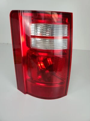 Lanterna traseira direita para passageiros Dodge Grand Caravan 2008-2010 sem lâmpadas - Imagem 1 de 4