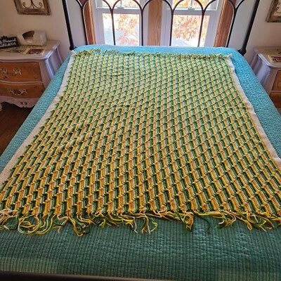 Handmade Crochet Throw Afghan Shades Of Green, Yellow & White Vintage 70's Foto 1 de 4