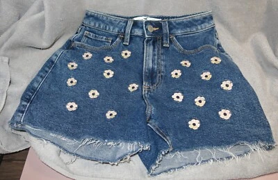 Shorts jeans feminino Hollister bordado flor cintura alta mãe tamanho 00/W23 - Imagem 1 de 4