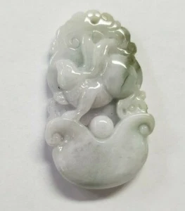 Asiatischer Anhänger aus geschnitzter grüner Jade, neu mit Infokarte, 12,8 g - Bild 1 von 7
