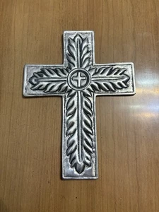 Croce vintage in metallo tono argento 11" da appendere a parete fatta a mano in Messico - Foto 1 di 5