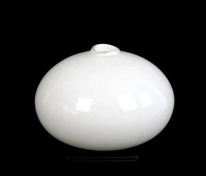 STUDIO ART GLASS CASED OPAQUE WHITE BULBOUS 2 7/8" OIL LAMP - Picture 1 of 8