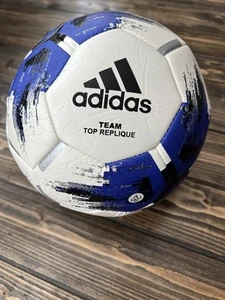 Nuovo pallone da calcio Adidas Match Ball 2017 replica TEAM TOP REPLIQUE taglia 5 FIFA Pro - Foto 1 di 2