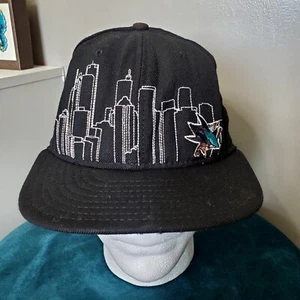 San Jose Sharks NHL eng anliegende Mütze Kappe 7 1/2 New Era schwarz City Skyline bestickt - Bild 1 von 14