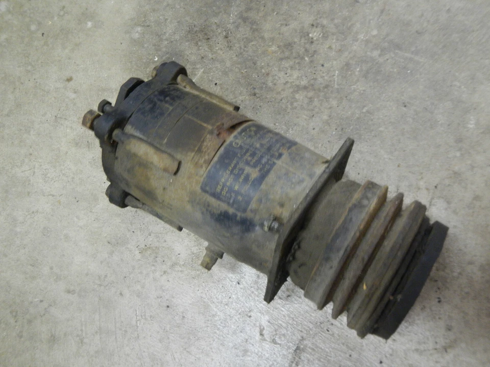 Compresor de aire acondicionado Buick LeSabre Invicta Wildcat Electra 225 Riviera 62 63 64 65 66 Foto 1 de 4