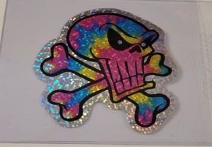 SKULL & CROSSBONES Tie-Dye 1997 PRISMATIC Prisma VENDING MACHINE STICKER CARD NM - Bild 1 von 3