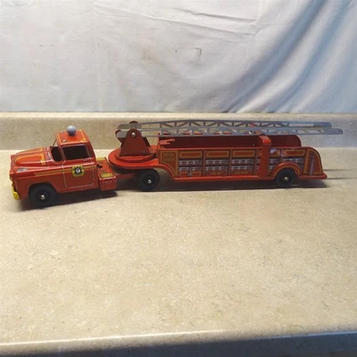 Camión con gancho y escalera de camión de bomberos Lumar Marx de colección, sirena de batería 26" Foto 1 de 4