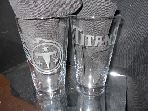 TENNESSEE TITANS 2 ETCHED LOGO 16 oz PINT GLASSES MULTIPLE LOGOS NEW Cover