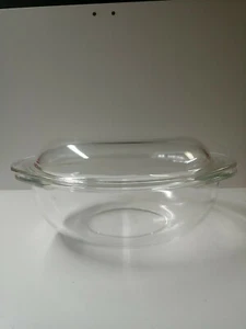 Cazuela vintage para hornear de vidrio Pyrex 024 con tapa 684-C8 - Imagen 1 de 10
