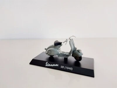 Vespa 98 Grigio del 1946 - 1/18 Maisto Diecast - Immagine 1 di 2