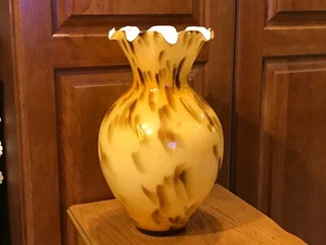 Jarrón grande de vidrio con carcasa de Murano oro amarillo brillante blanco interior 13,5" alto 8" superior - Imagen 1 de 8