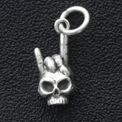 Dije colgante de plata esterlina 925 cuernos de metal pesado calavera de mano rock and roll Foto 1 de 4