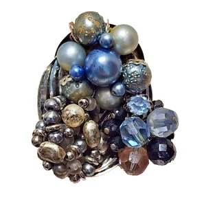 VINTAGE CLUSTER BROOCH BEADED FAUX PEARL CRYSTAL RHINESTONE FLORAL DESIGN - Picture 1 of 5