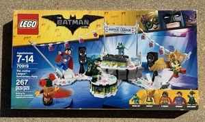 LEGO Batman Movie: The Justice League Anniversary Party (70919) NEU versiegelt - Bild 1 von 3