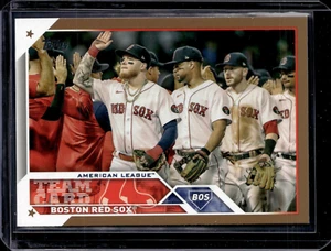 Carta squadra 2023 Topps Series 1 #273 Boston Red Sox oro /2023 (55C) - Foto 1 di 2